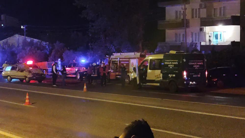 Mersin'de Otomobil Tıra Çarptı! Sürücü Hayatını Kaybetti