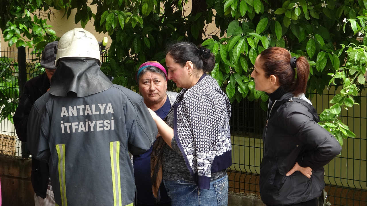 Muratpaşa'da Çamaşır Makinesi Yangın Çıkardı 2