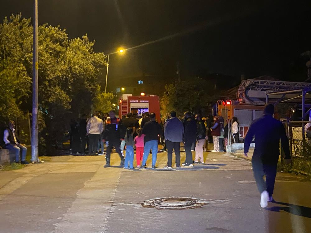 Serik’te Yabancı Çiftin Evi Düğün Sırasında Yandı