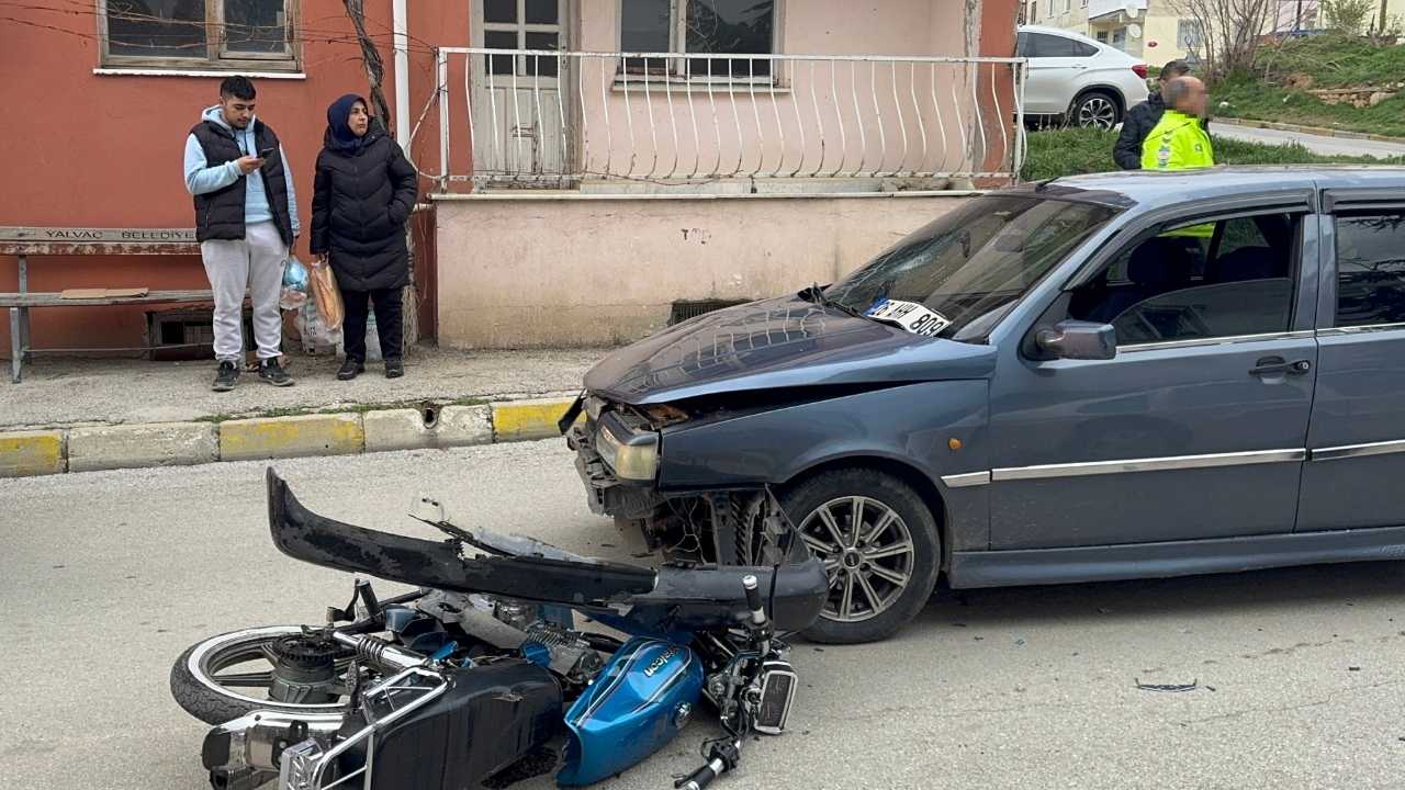 Yalvaç'ta 15 Yaşındaki Çocukların Sürdüğü Araçlar Çarpıştı 2 Yaralı 3 (2)