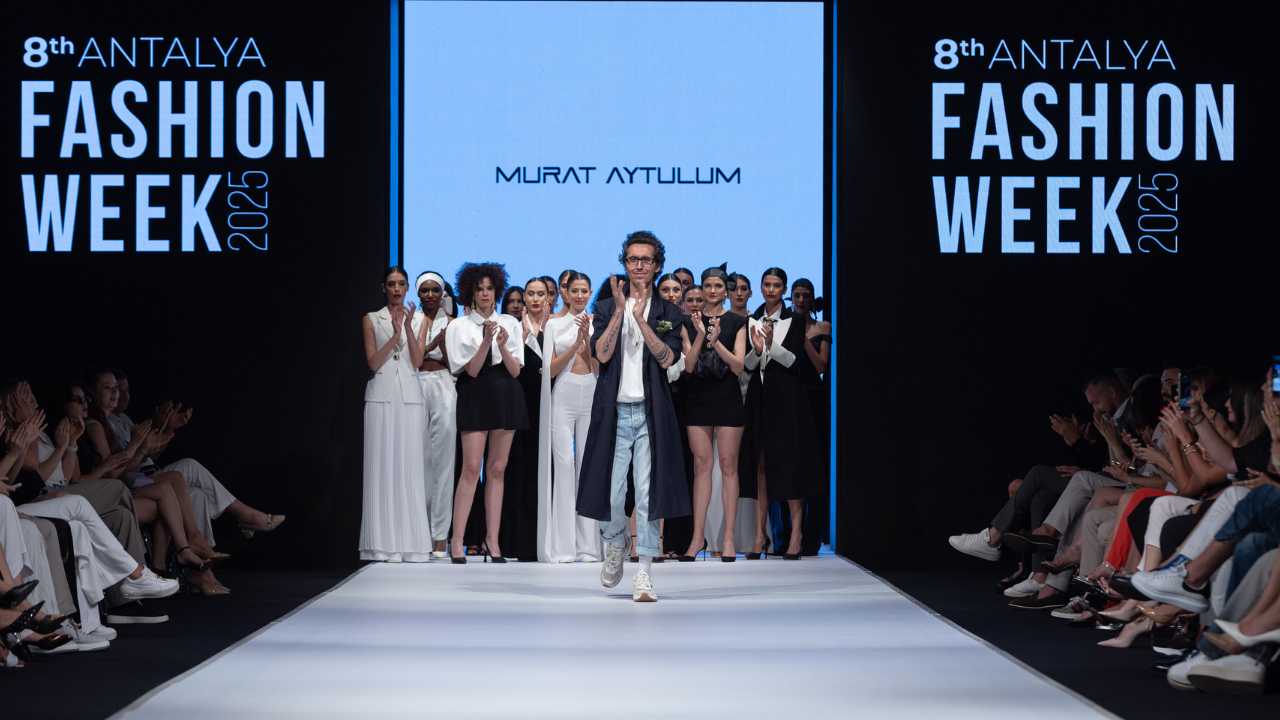8. Antalya Fashion Week Başladı! Ünlü Tasarımcıların Koleksiyonları Podyumda  6