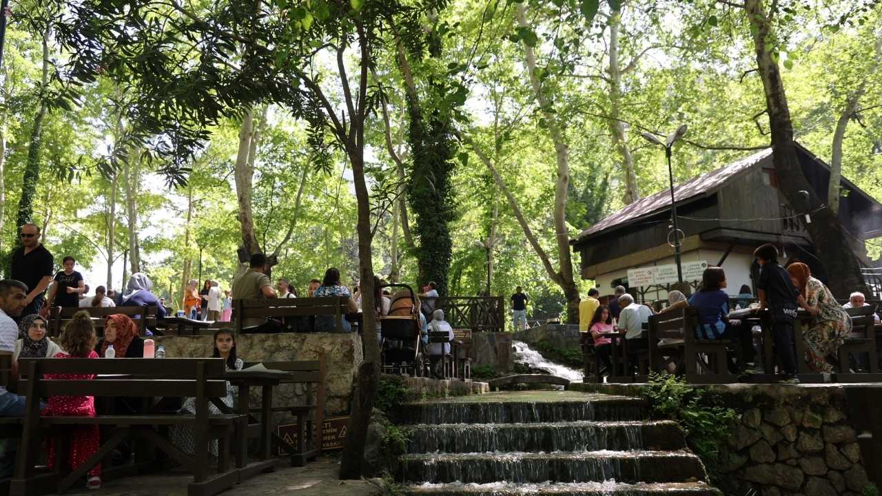 Adana’da Sıcaktan Kaçanlar Tabiat Parkında Serinliyor 2