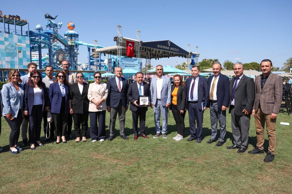 Alanya Belediyesi'nin 7 Halk Plajı Mavi Bayrak Aldı