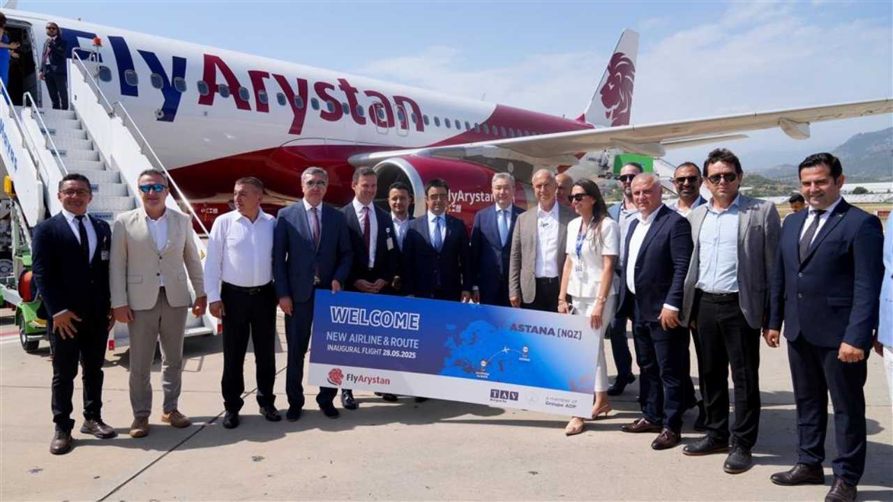 Alanya'ya Kazakistan'dan İlk Uçuş! Törenle Karşılandılar  2