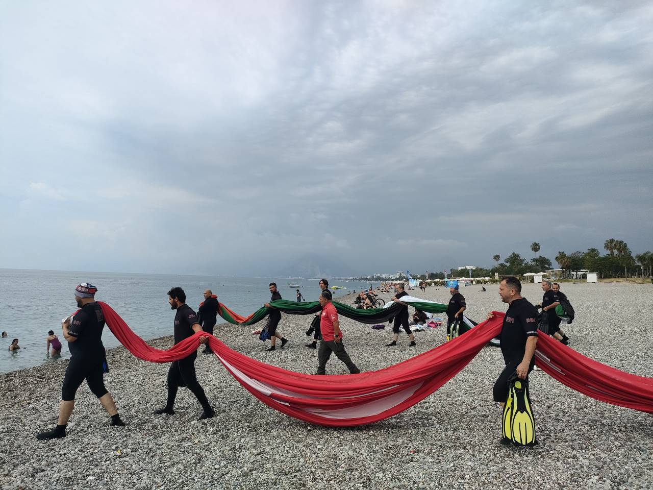 Antalya'da Denizden Filistine Destek Mesajı