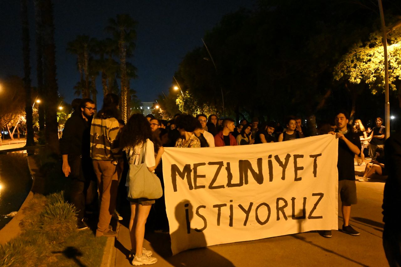 Antalya'da Üniversite Öğrencilerinin Mezuniyet Töreni Direnişi!
