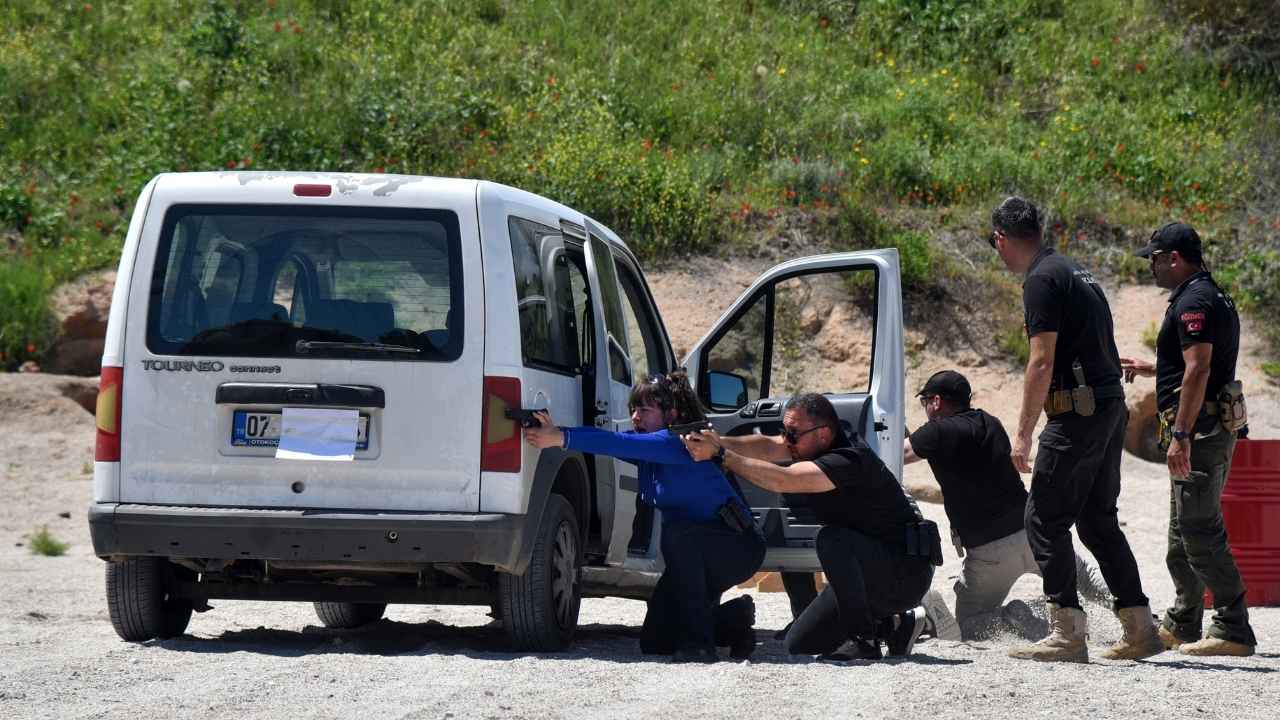 Antalya'daki Polislerin Zorlu Eğitimleri Nefes Kesiyor  4