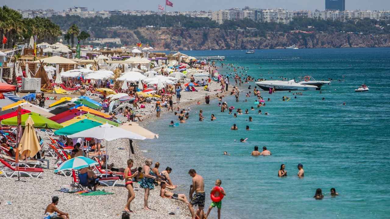 Antalya’dan Denizlerde Bakteri Riski Uyarısı! Denize Ne Zaman Girmeli 2