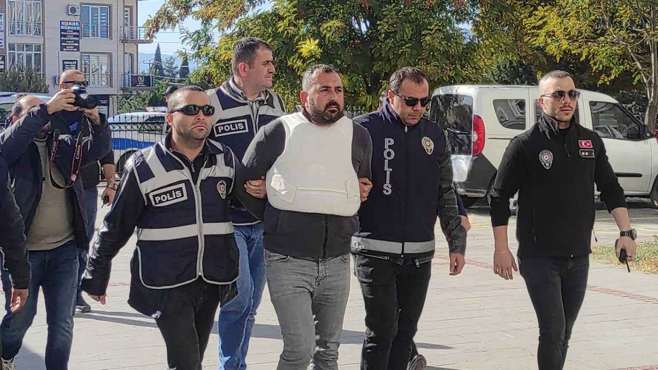 Burdur'da Eğlence Mekanın Husumetlisini Vurdu! 3