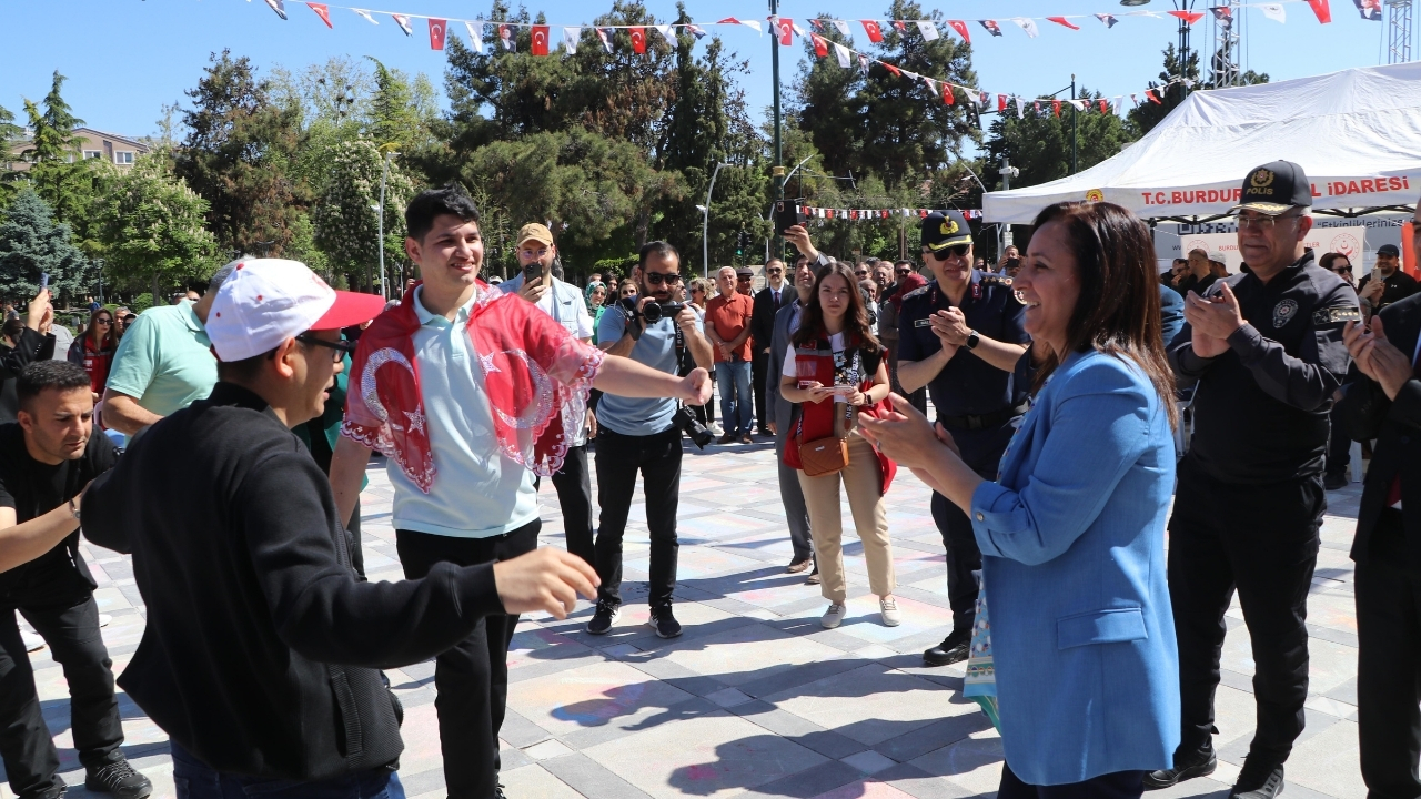 Burdur'da Engelli Gençler Davullu Zurnalı Törenle Askere Uğurlandı 13