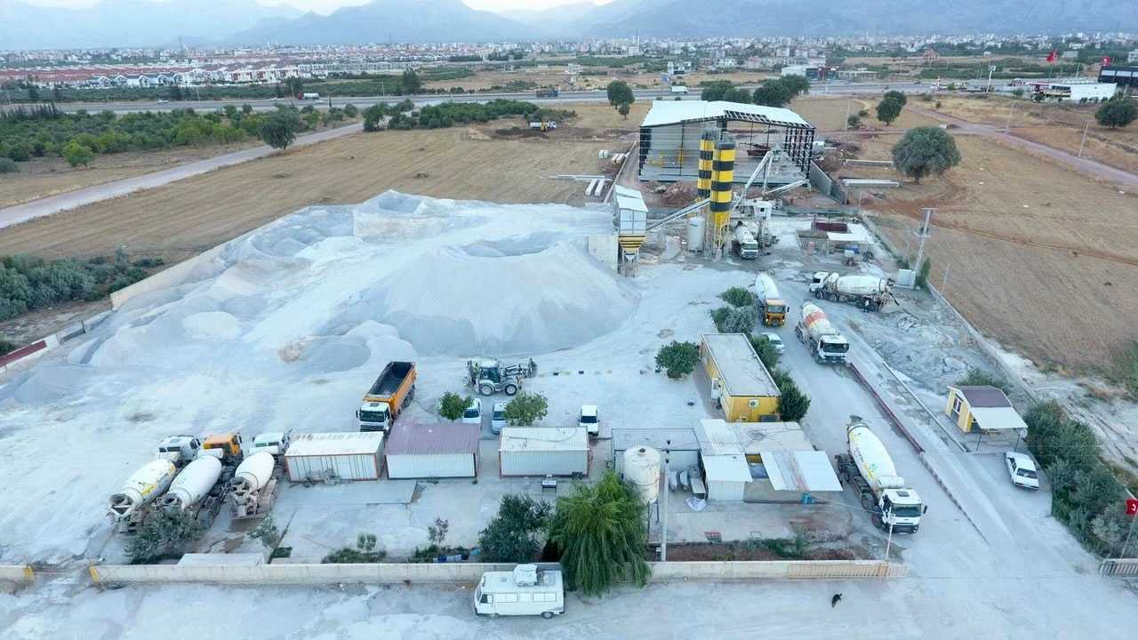 Döşemealtı'nda Mahalleliler 24 Saat Çalışan Fabrikadan Şikayetçi 2