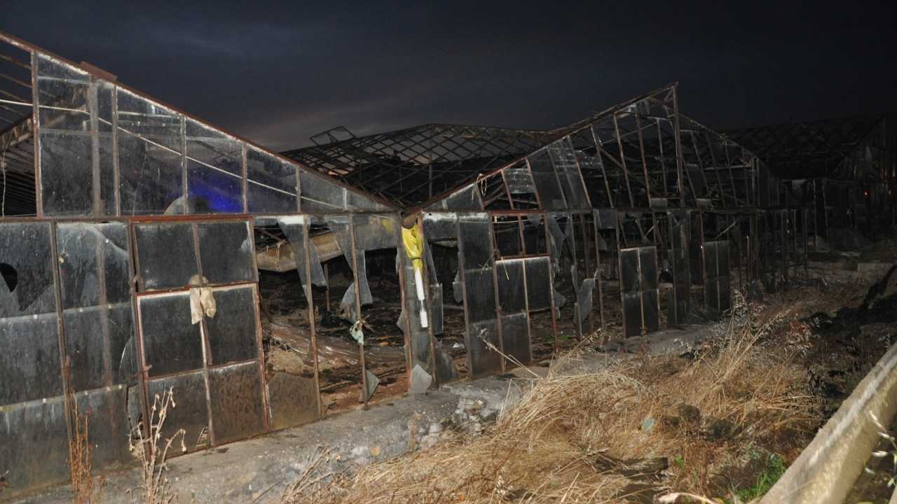 Gazipaşa’da Hortum Felaketi! Seralar Yıkıldı, Çatılar Uçtu 5