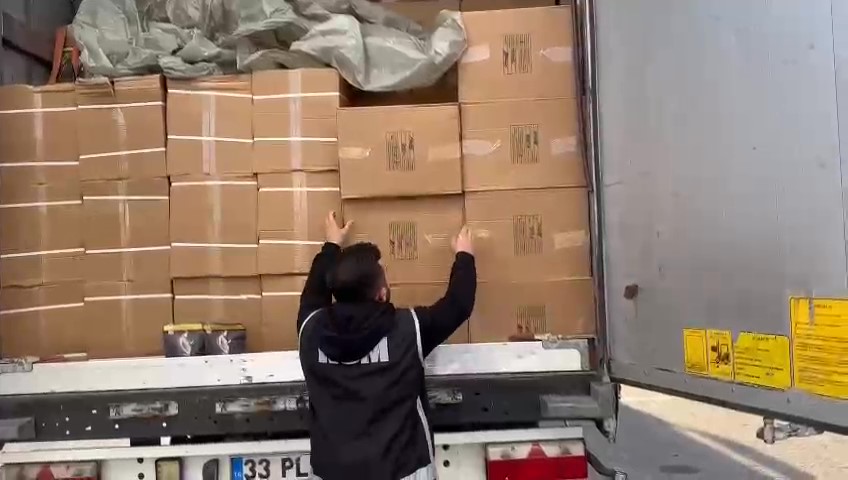 Adana’da Kaçakçılık Operasyonu! Kilolarca Yakalandı 2