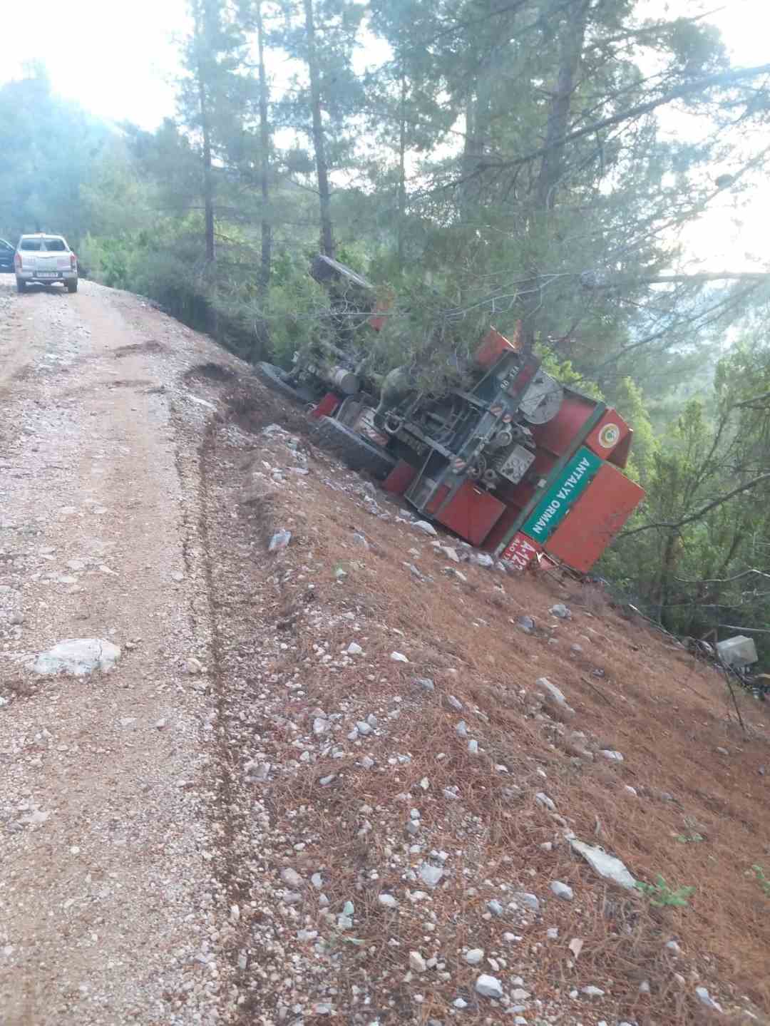 Antalya’da Yangına Giden Arazöz Devrildi 3