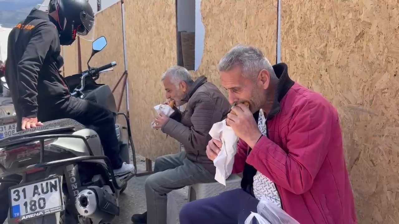 Hatayda Her Yıl Babasının Hayrına Döner Dağıtıyor3