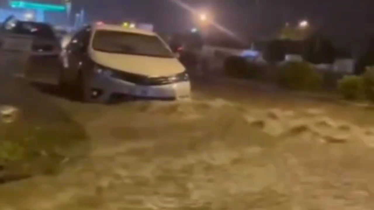Hatay'da Sağanak ve Dolu Yağışı Hayatı Felç Etti