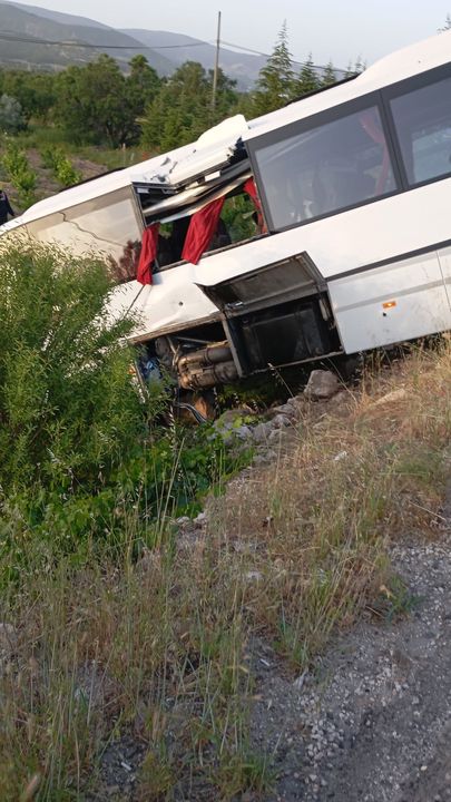 Isparta'da Günübirlik Tur Otobüsü Şarampole Uçtu! 16 Yolcu Yaralandı  2