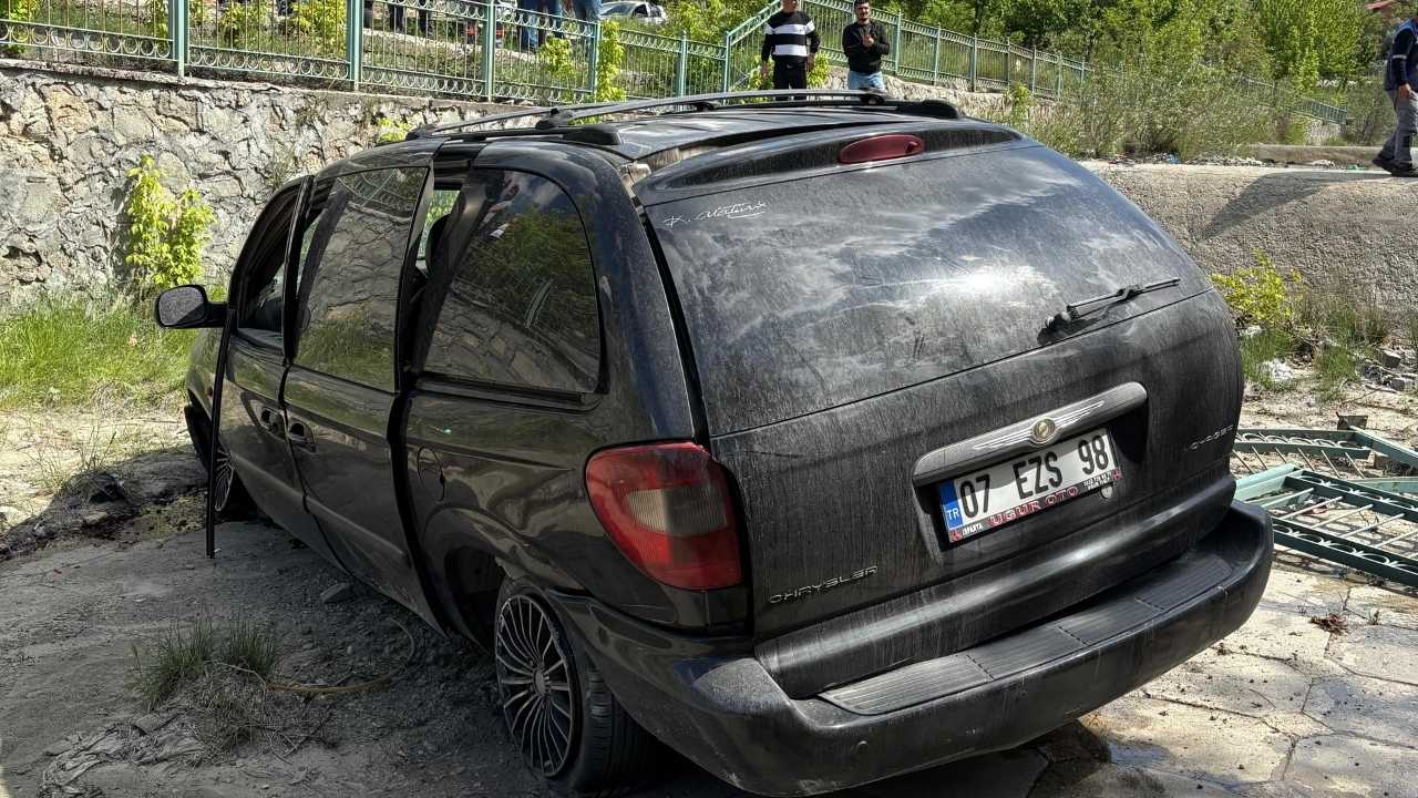 Isparta'da Kanala Uçan Araçta 2 Yaralı 2