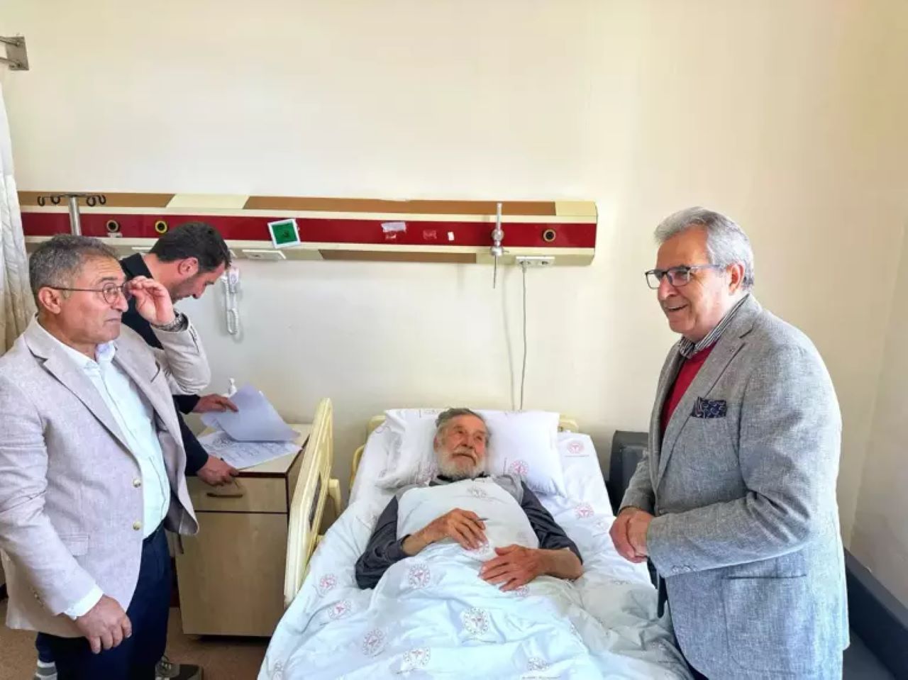 Kalça Kemiği Kırılan Ahmet Mekin Taburcu Edildi