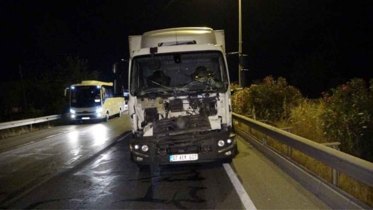 Manavgat'ta 5 Araç Birbirine Girdi! D 400 Yolu Karıştı 2