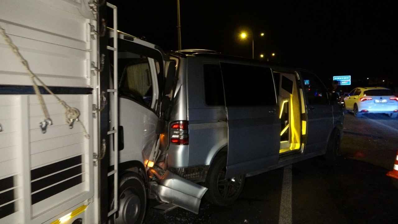 Manavgat'ta 5 Araç Birbirine Girdi! D 400 Yolu Karıştı 3