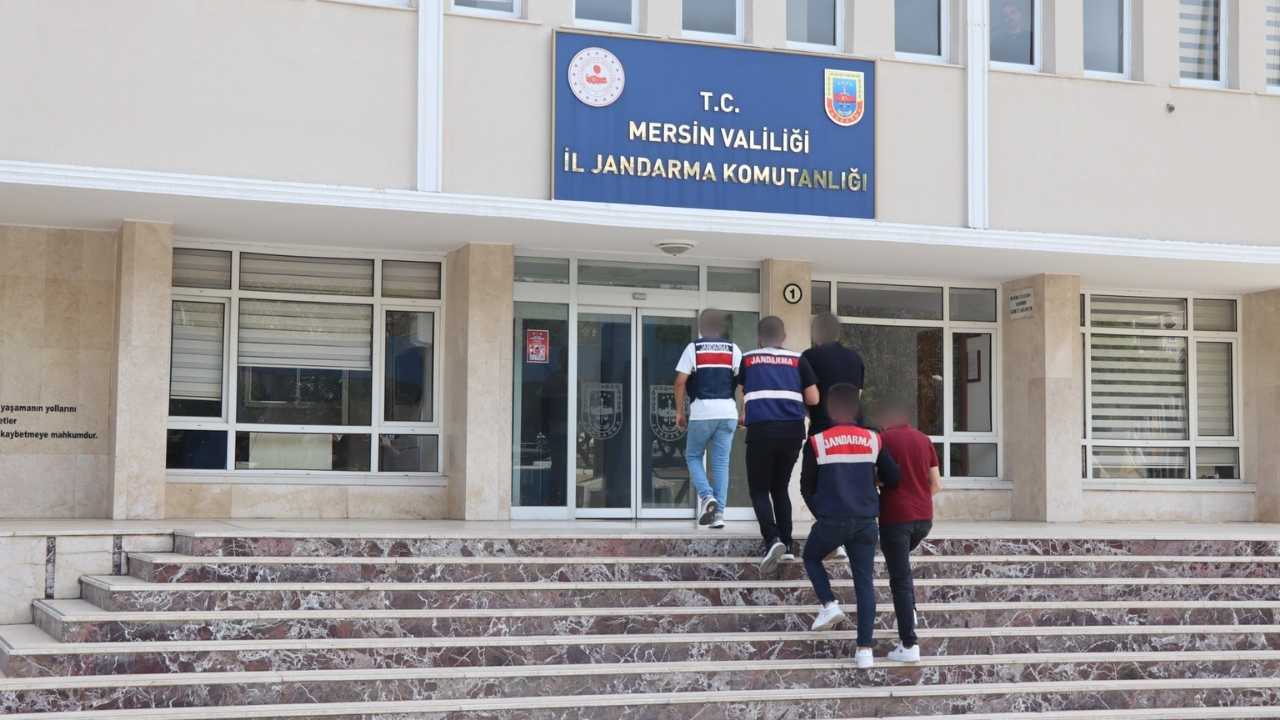 Mersin'de Cephanelik Gibi 2 Otomobilde 70 Tabanca2