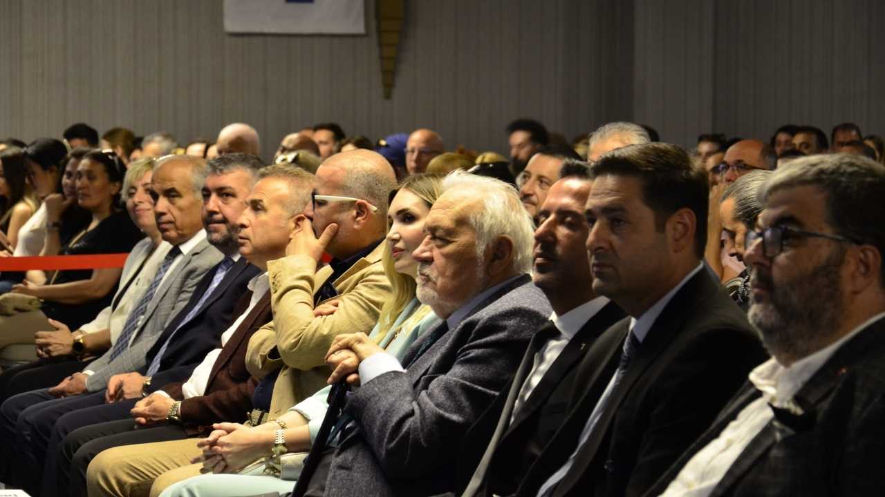 Mersin’de İlber Ortaylı’ya Sürpriz Kutlama 2