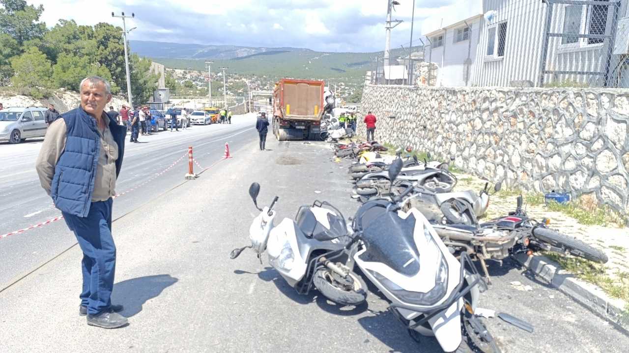Mersin’de Yoldan Çıkan Kamyon 15 Araca Çarptı2
