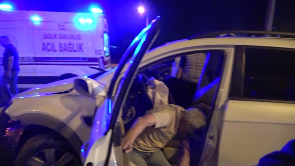 Muratpaşa'da F*ci Kazada Direğe Çarpan Araçta Can Pazarı