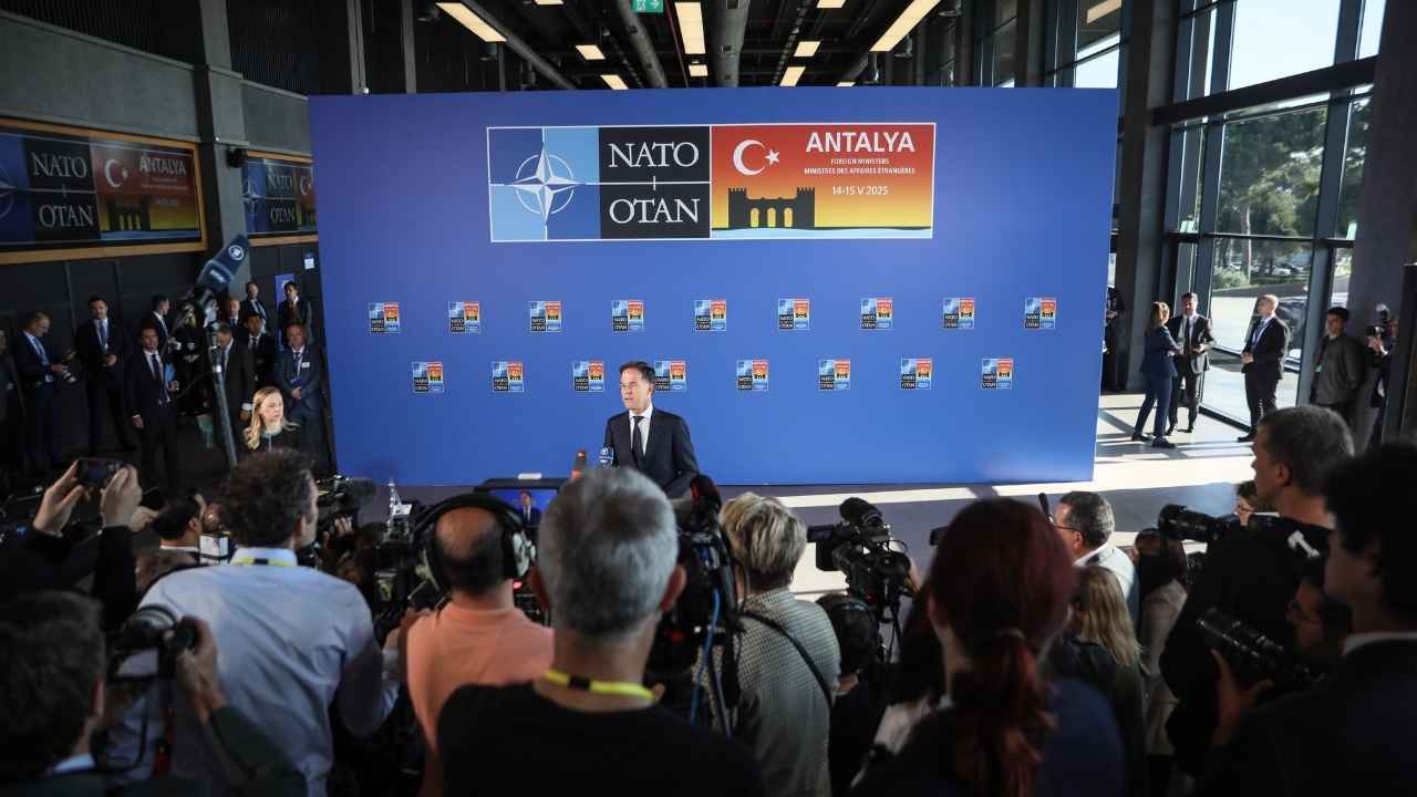 Nato Genel Sekreteri Antalya'da Açıkladı Ukrayna Ateşkese Hazır Top Rusya'da 2