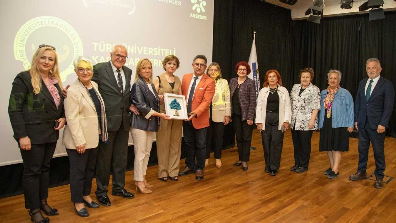 Tükd'ye Eğitim Çınarları Ve Eğitime Destek Verenler Ödülü 3