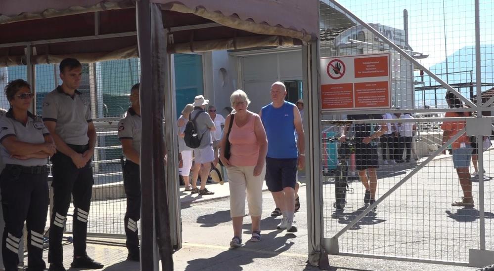 Alanya Limanı'na Bin 794 Yolculu Kruvaziyer Demirledi