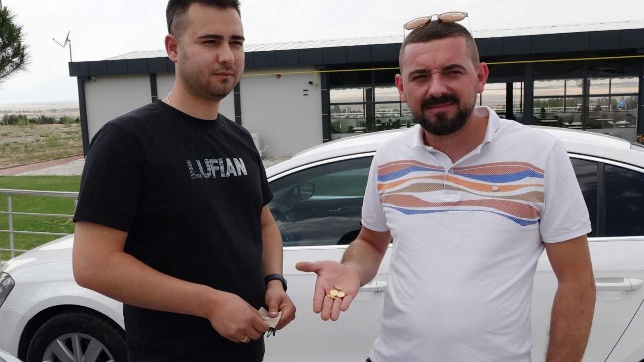 Aldığı Otomobilden Bir Avuç Altın Çıktı! Burdur'da Sahibine Teslim Etti 2