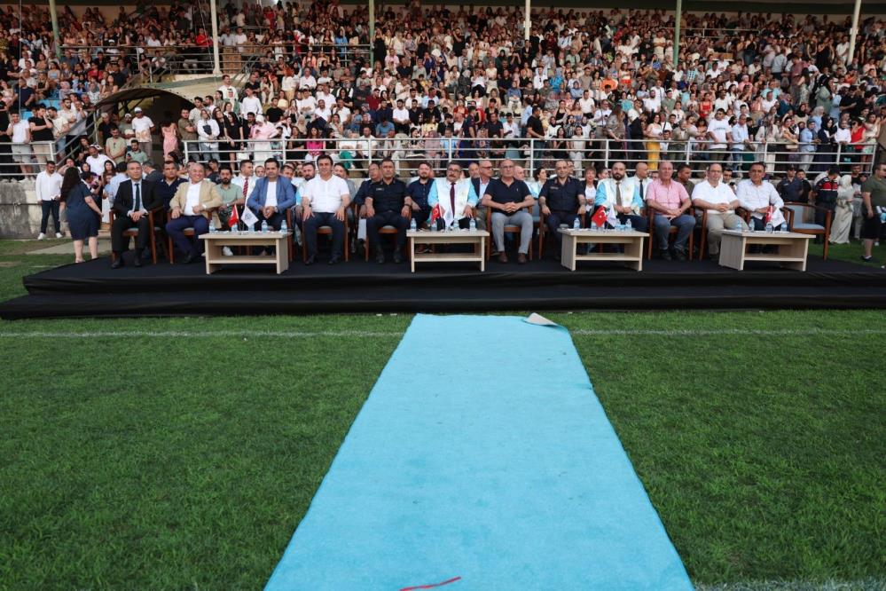 ALKÜ Mezuniyet Coşkusunu Binlerce Öğrenciyle Kutladı!