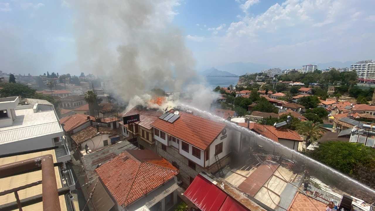 Antalya Kaleiçi’nde Yangın Kabusu4