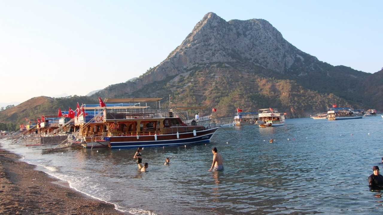 Antalya'da Deniz Turizmi Krizde! Tur Teknecileri Adrasan'a Liman İstiyor 2