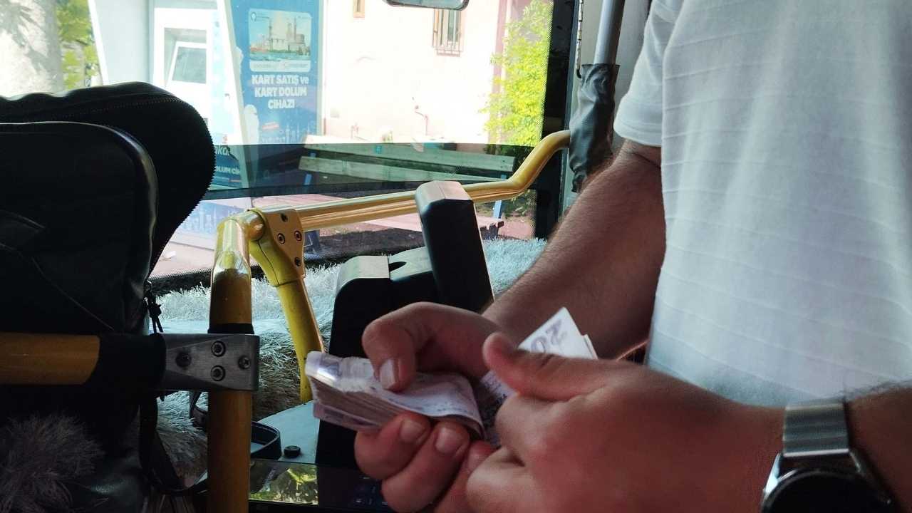 Antalya’da Otobüste Unutulan Para Dolu Çanta Sahibine Verildi 2