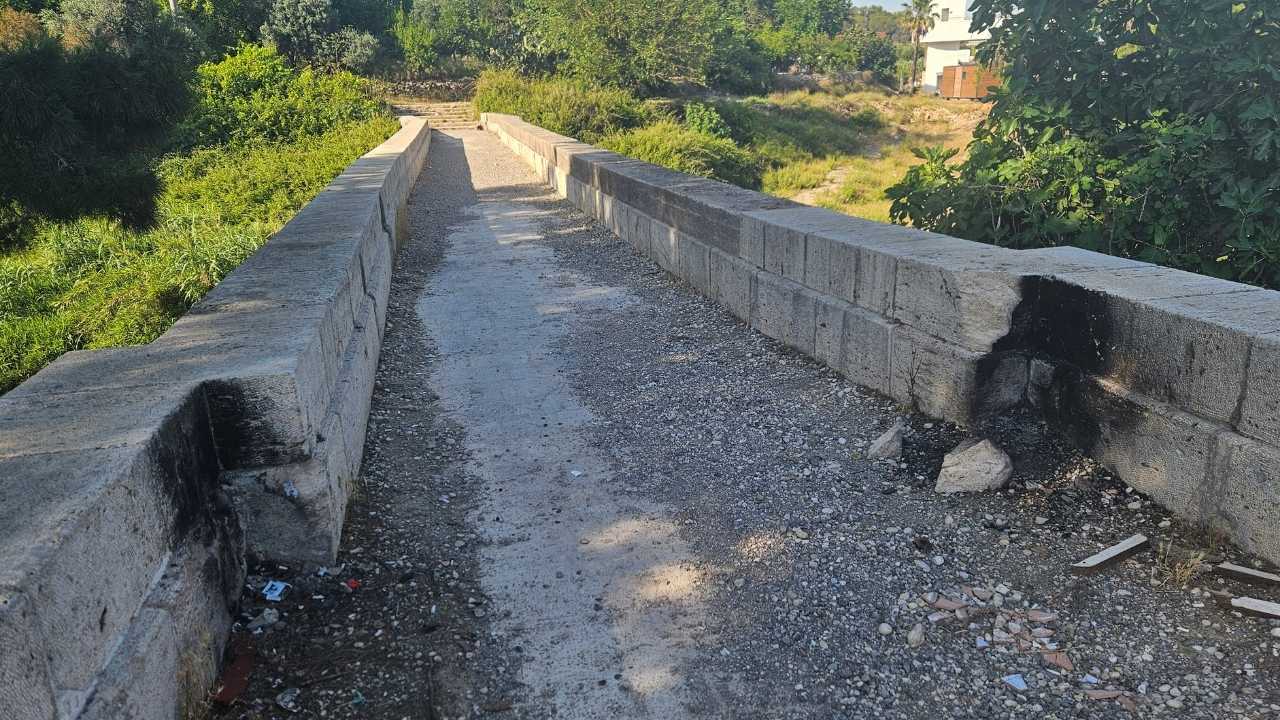 Antalya'nın Unvanına Gölge Düştü Soğucaksu'da Mangal Ateşi Antik Taşları Parçaladı 3