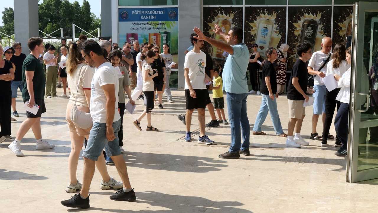Ayt'de Son Dakika Heyecanı Antalya’da Aday Koşarak Yetişti, Veliler Alkışladı 2
