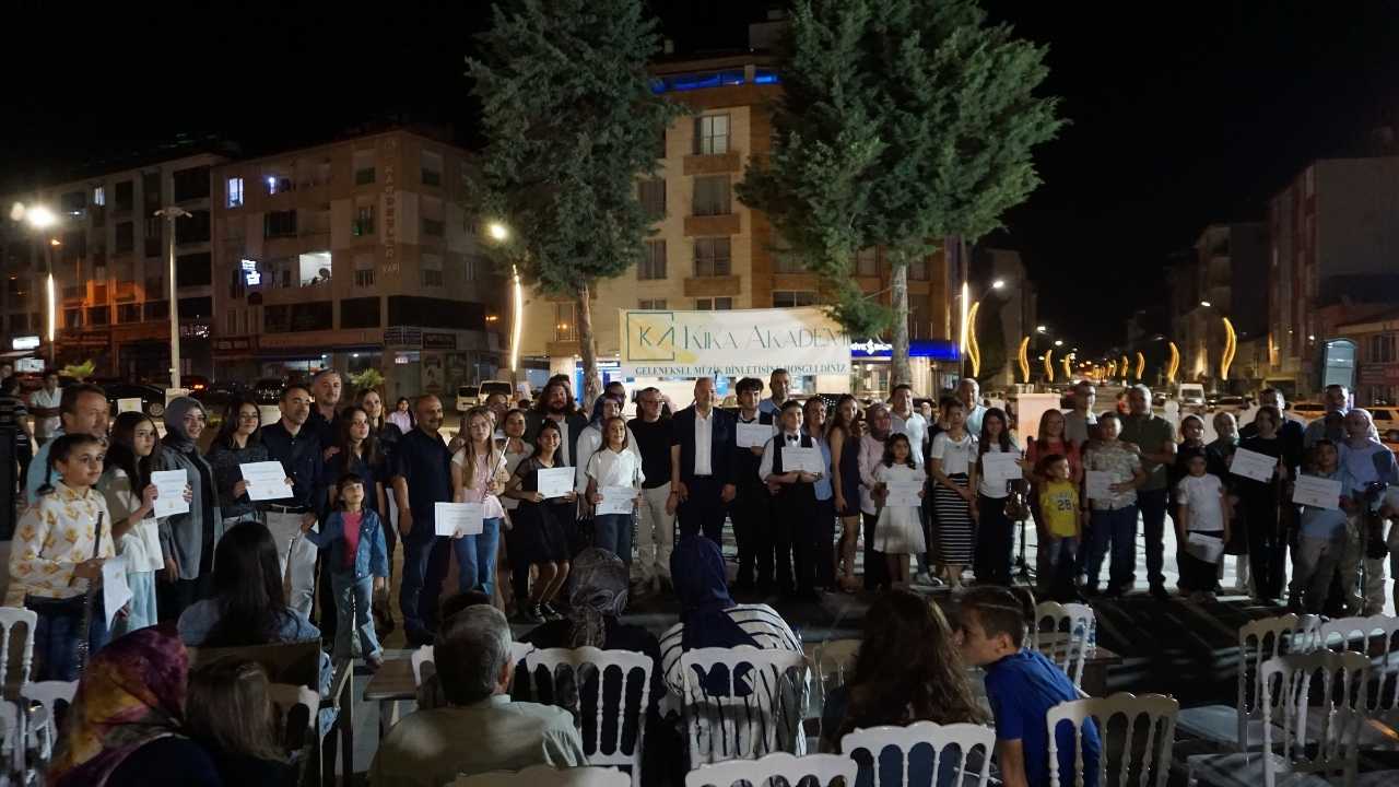 Burdur Gölhisar’da Yörük Ezgileri Batı Müziğiyle Buluştu 3