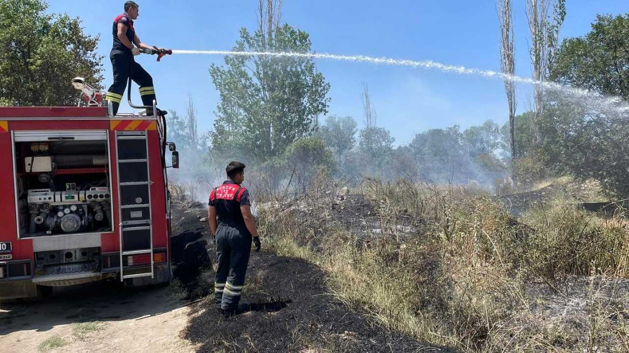 Burdur’da 1.5 Ayda 23 Ot Yangını! İtfaiye Müdürü Uyardı 3