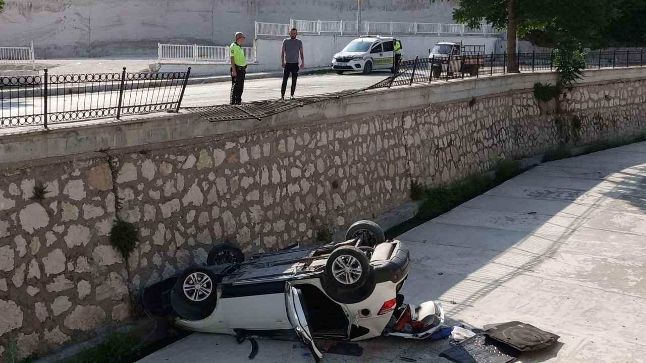 Burdur’da Otomobil Dere Yatağına Uçtu2
