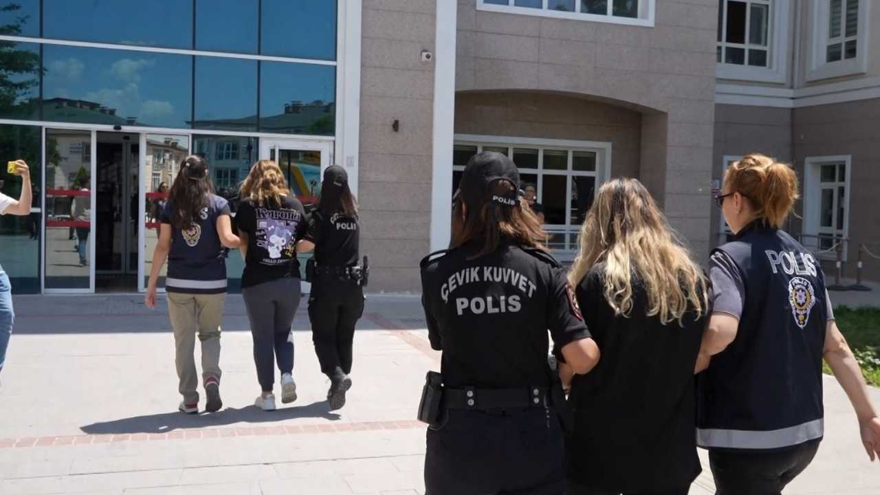 Burdur’da Özge Dosyasında Eşi Dahil 3 Tutuklama2