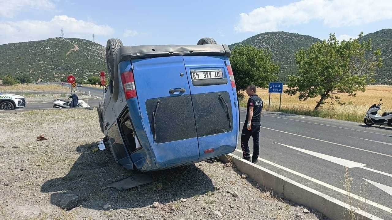 Burdur’da Takla Atan Araçtan Sürücü İtfaiye Yardımıyla Kurtarıldı 2