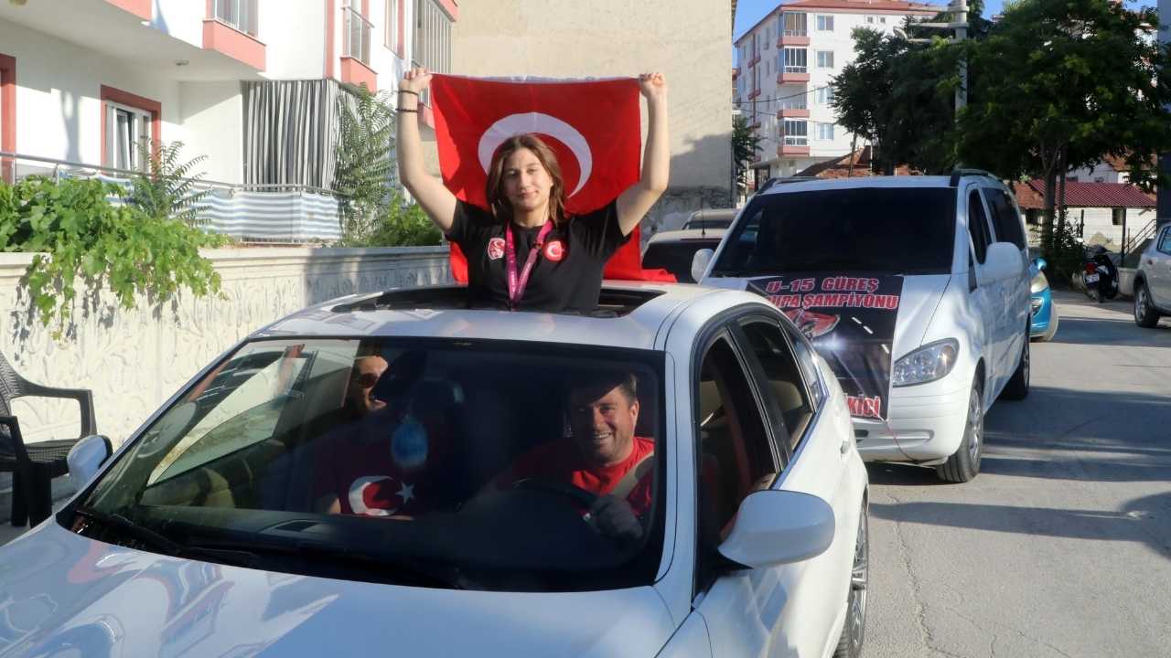 Burdurlu Begüm Avrupa Şampiyonu Oldu! Davul Zurnayla Karşılandı 5