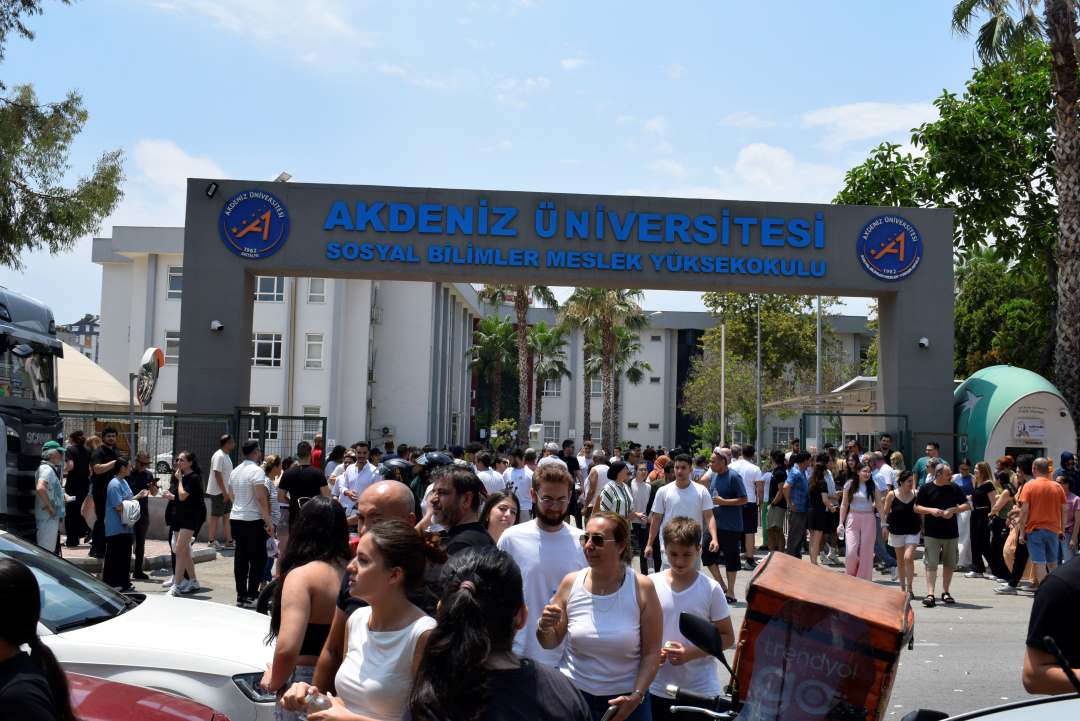 Antalya’da YKS Sonrası Sınavdan Çok Beyin Göçü Konuşuldu