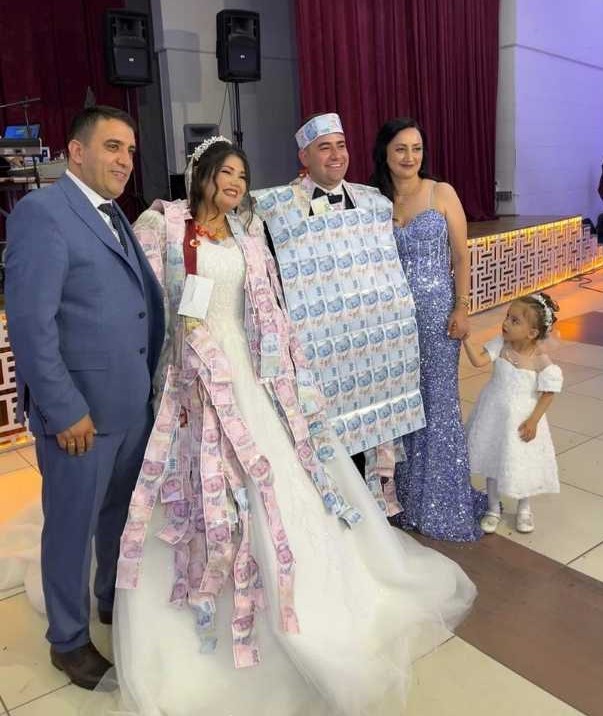 Dayı Coştu Bir Kere! Burdur'da Damada Paradan Yelek Giydirdi 2
