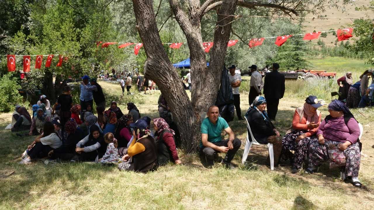 Eğirdir’de Gökçehöyük Mezergediği Yaylası Şenliği Coşkuyla Kutlandı 2
