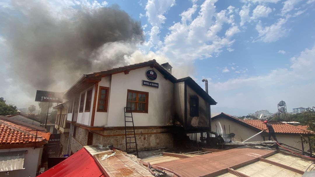 Antalya Kaleiçi’nde Korkutan Yangın! 1