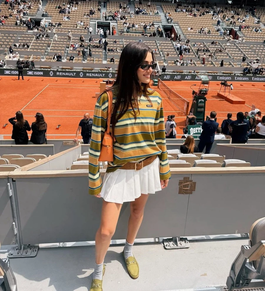 Hande Erçel’in Paris Kombini Dudak Uçuklattı